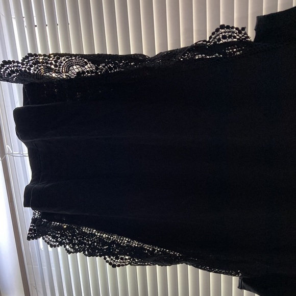 Black laced shirt - Picture 2 of 3